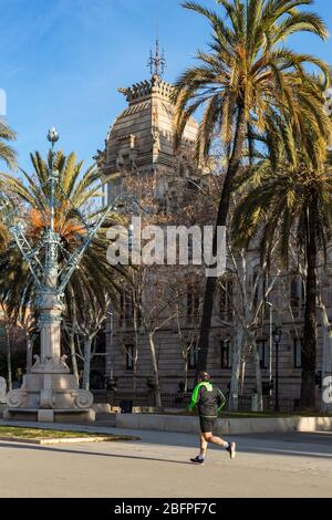 BARCELLONA, SPAGNA - 13 GENNAIO 2018: Mattina deserte strade della città di Barcellona in Spagna. Foto Stock