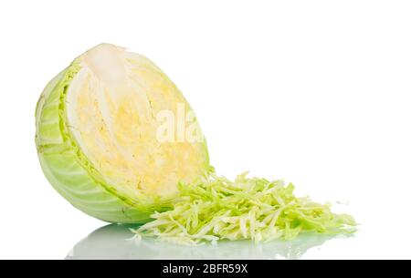 ​​green cavolo a fette isolato su bianco Foto Stock