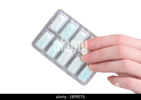 Blister con 10 gengive da masticare a mano isolate su bianco Foto Stock