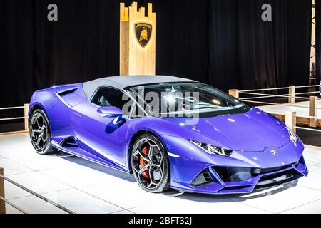 Bruxelles, Belgio, 2020 gennaio Lamborghini Huracan Evo Spyder al Salone di Bruxelles, supercar prodotta dal costruttore automobilistico italiano Lamborghini Foto Stock