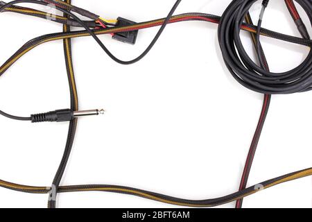 Cavi di collegamento del computer isolati su bianco Foto Stock