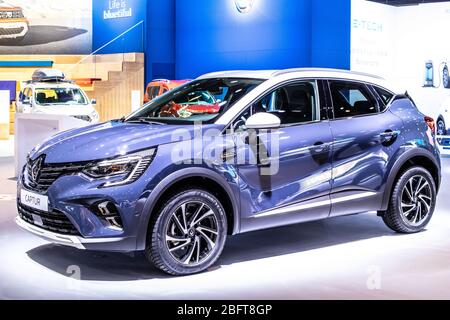 Bruxelles, Belgio, gennaio 2020 nuovo crossover urbano Renault Captur II, Brussels Motor Show, seconda generazione, piattaforma CMF-B, SUV prodotto da Renault Foto Stock