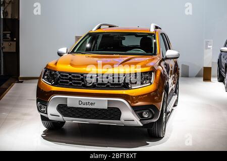 Bruxelles, Belgio, 2020 gennaio DACIA DUSTER CNG, Salone dell'automobile di Bruxelles, seconda generazione, piattaforma B0, stand Automobile Dacia, costruttore di automobili rumeno Foto Stock