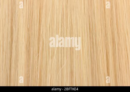 Primo piano sui capelli biondi lucidi Foto Stock
