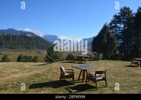 L'Aman Lodge a Gangtey nel Bhutan centrale è stato progettato da Kerry Hill. Foto Stock