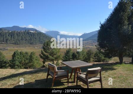 L'Aman Lodge a Gangtey nel Bhutan centrale è stato progettato da Kerry Hill. Foto Stock