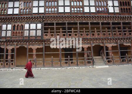 Trongsa Dzong risale al 1543 ed è il più grande dzong in Bhutan. Foto Stock