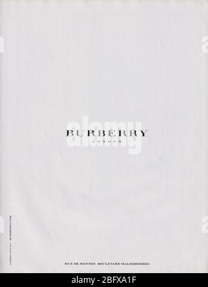 Poster pubblicità Burberry casa di moda in rivista cartacea da 2004 anni, pubblicità, pubblicità creativa Burberry da 2000 Foto Stock