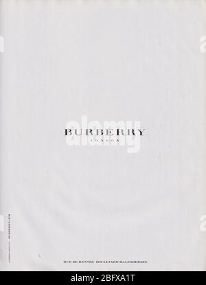 Poster pubblicità Burberry casa di moda in rivista cartacea da 2004 anni, pubblicità, pubblicità creativa Burberry da 2000 Foto Stock