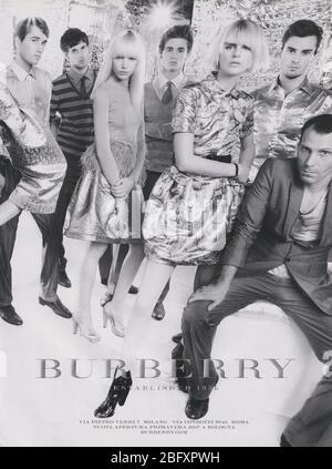 Poster pubblicità Burberry casa di moda con Stella Tennant in rivista cartacea dal 2007, pubblicità, pubblicità creativa Burberry 2000 Foto Stock
