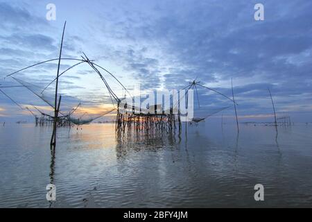 Paesaggio del villaggio di pescatori nella provincia di Phatthalung, Thailandia Foto Stock