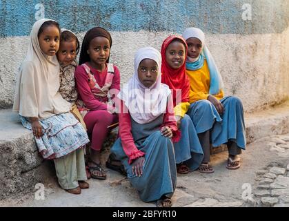 HARAR - ETIOPIA - 25 DICEMBRE 2012: Giovani ragazze musulmane non identificate nella scuola primaria di Gey Medresa in Harar, Etiopia Foto Stock