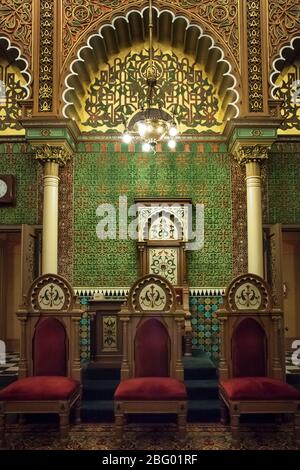 Foto verticale della Oriental Hall all'interno del Tempio Masonico, Philadelphia, Pennsylvania Foto Stock