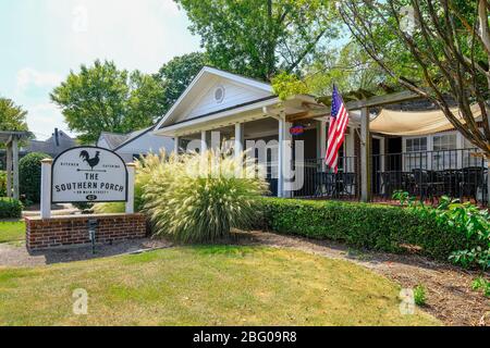 ALPHARETTA, GEORGIA - 13 settembre 2019: Il quartiere storico di Alpharetta contiene diversi edifici storici risalenti al tardo XIX secolo e a. Foto Stock