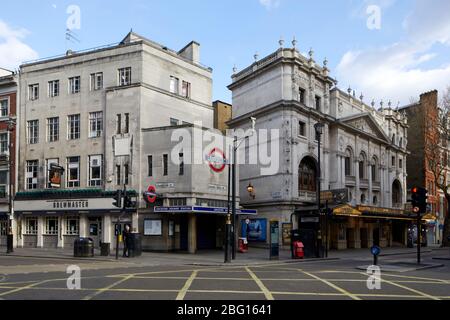 Strade deserte vuote di Charing Cross Road e Cranbourne St, Covent Garden durante i viaggi limitati di Coronavirus COVID-19 Lockdown a Londra WC2, Foto Stock