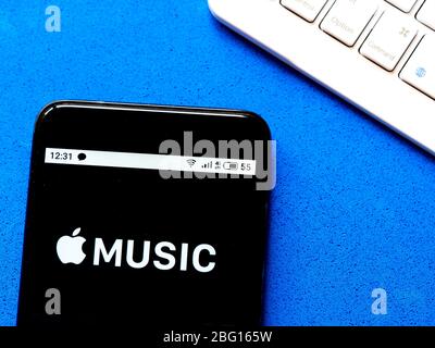 Ucraina. 20 aprile 2020. In questa illustrazione fotografica viene visualizzato un logo Apple Music sullo smartphone. Credit: Igor Golovniov/SOPA Images/ZUMA Wire/Alamy Live News Foto Stock