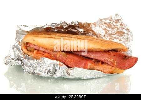 Delizioso hot dog isolato su bianco Foto Stock