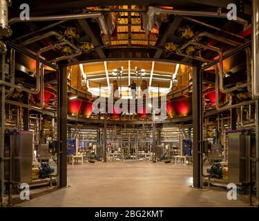 All'interno della distilleria. The Macallan Distillery and Visitor Experience, Aberlour, Regno Unito. Architetto: Rogers Stirk Harbour + Partners, 2018. Foto Stock