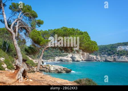 Cala Mitjana e Cala Mitjaneta in Menorca, isole Baleari, Spagna Foto Stock