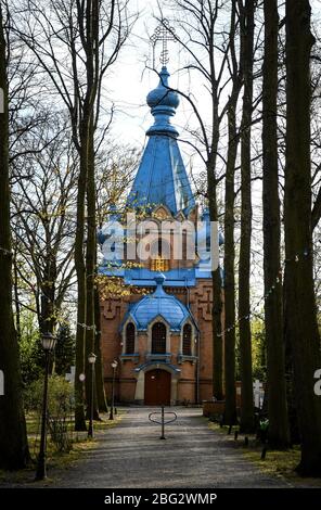 Berlino, Germania. 16 Apr 2020. Chiesa di San Costantino ed Elena sul suolo di sepoltura ortodosso russo. Credit: Brittta Pedersen/dpa-Zentralbild/dpa/Alamy Live News Foto Stock