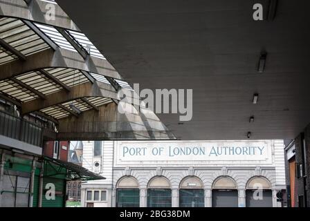 Mercato coperto di mattoni mercato del calcestruzzo Smithfield mercato del pollame, Farringdon, città di Londra EC1A da T. P. Bennett & Son Foto Stock