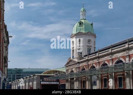 Mercato coperto di mattoni mercato del calcestruzzo Smithfield mercato del pollame, Farringdon, città di Londra EC1A da T. P. Bennett & Son Foto Stock