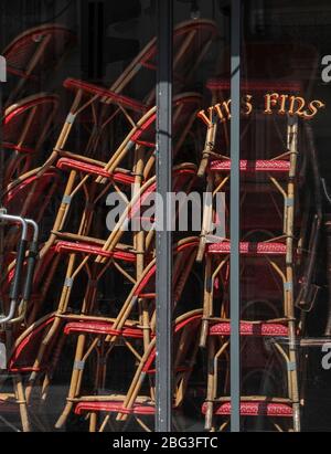 IL CAFE E' TEMPORANEAMENTE CHIUSO A PARIGI Foto Stock