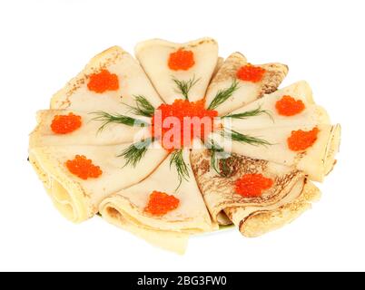 Deliziosi pancake con caviale rosso isolato su bianco Foto Stock