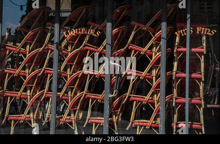 IL CAFE E' TEMPORANEAMENTE CHIUSO A PARIGI Foto Stock