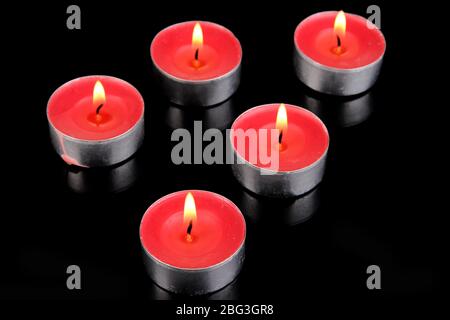 Candele isolate su nero Foto Stock