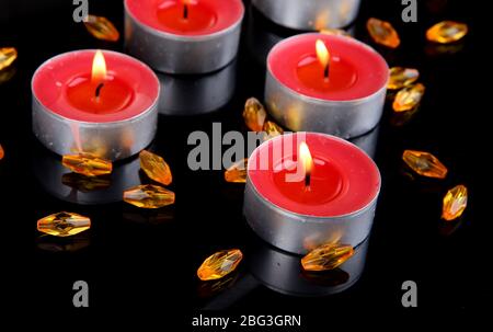 Candele isolate su nero Foto Stock