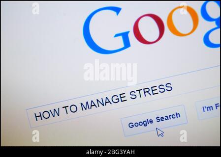 Come gestire lo stress digitato nella barra di ricerca sulla homepage di Google Foto Stock