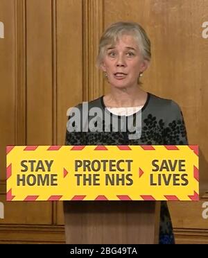 Screen grab del Vice Chief Scientific Officer Professor Dame Angela McLean durante un briefing mediatico a Downing Street, Londra, sul coronavirus (COVID-19). Foto Stock