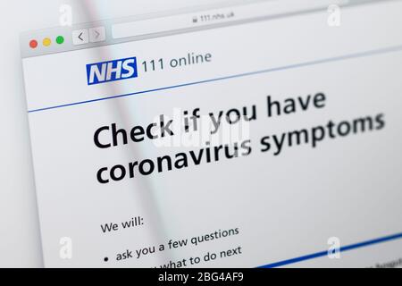 Primo piano dettaglio della home page del sito web NHS 111 che mostra informazioni sui sintomi di Coronavirus Covid 19 Foto Stock