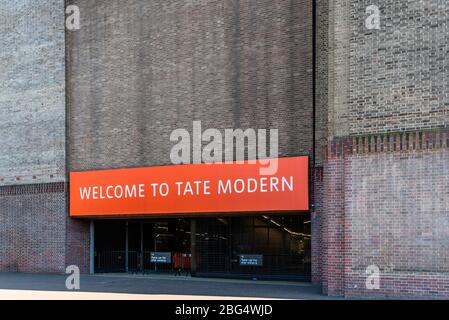 Londra, Regno Unito - 14 maggio 2019: Ingresso principale alla Tate Moden Gallery di Londra. Foto Stock