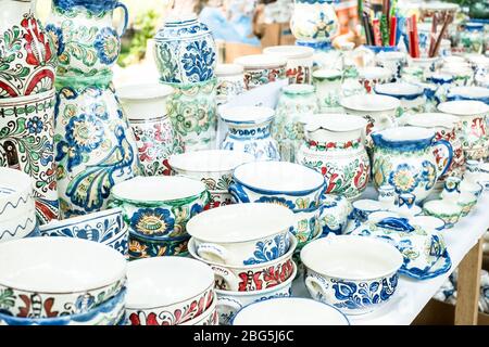 Sibiu, Romania - 17 agosto 2019. Vari articoli fatti a mano creati da materiali ecocompatibili da artigiani rumeni all'interno della Fiera di Popu Foto Stock