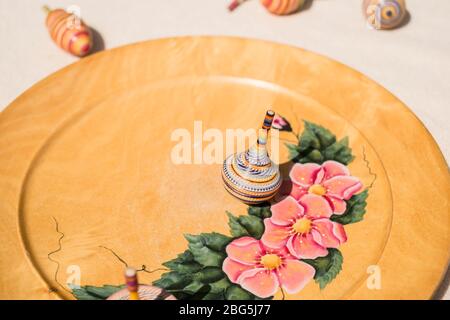 Sibiu, Romania - 17 agosto 2019. Vari articoli fatti a mano creati da materiali ecocompatibili da artigiani rumeni all'interno della Fiera di Popu Foto Stock