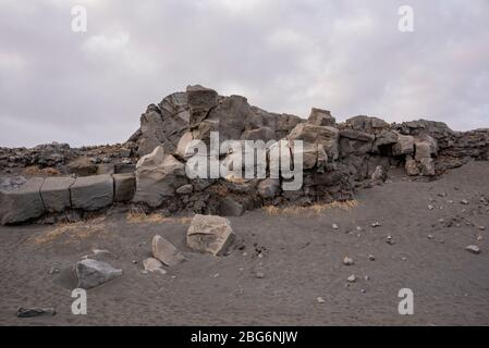 Paesaggio vulcanico al Ponte tra i continenti, la penisola di Reykjanes, Islanda, dove la cresta del Medio Atlantico si affaccia sulla terraferma islandese Foto Stock