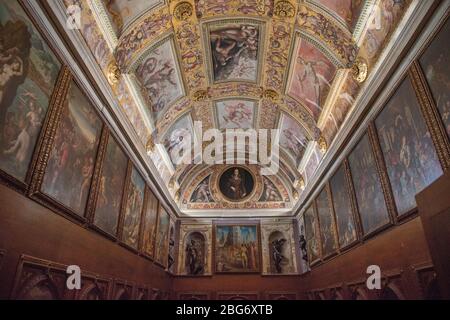 Firenze Italia 23 Febbraio 2020: Interno di Palazzo Vecchio sede del comune di Firenze con le sue meravigliose opere d'arte antica Foto Stock