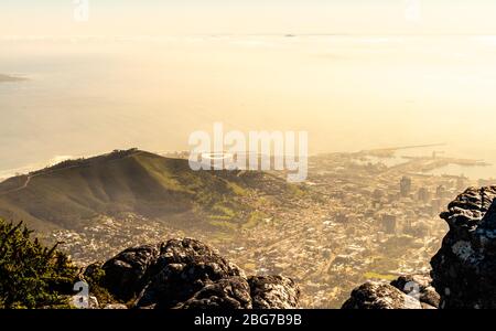 Città del Capo di mattina presto durante l'alba con la luce meravigliosa (Sud Africa) Foto Stock