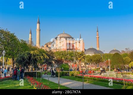 Fatih, Istanbul, Turchia, 09 aprile 2007: Museo di Santa Sofia, Piazza Sultanahmet Foto Stock