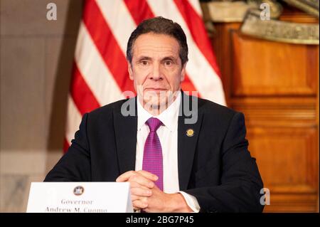 Albany, NY, Stati Uniti. 20 aprile 2020. 20 aprile 2020 - Albany, NY, Stati Uniti: Il governatore di New York ANDREW CUOMO (D) parla alla conferenza stampa al Campidoglio dello Stato. Credit: Michael Brochstein/ZUMA Wire/Alamy Live News Foto Stock