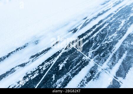 Ghiaccio Baikal. Crepe nel ghiaccio di Baikal. Baikal crepe. Crepe di ghiaccio sulla Siberia, Russia Foto Stock
