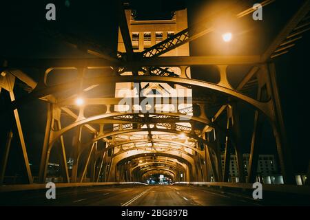 Ponte della torre nel centro di Sacramento vuoto durante la quarantena. Foto Stock