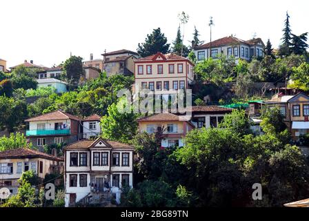 Akcaabat, Trabzon, Turchia, 26 giugno 2008: Edifici storici Foto Stock