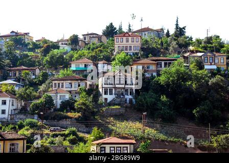 Akcaabat, Trabzon, Turchia, 26 giugno 2008: Edifici storici Foto Stock