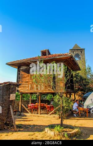 Trabzon, Turchia, 26 giugno 2008: Chiesa di Santa Sofia. Campanile. Fu costruita nel 1263 durante il regno di Manuel Komnenos, uno dei re dell'EMPI Foto Stock