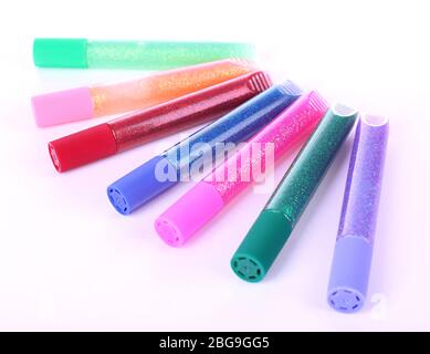 Colla colorata glitter isolata su bianco Foto Stock