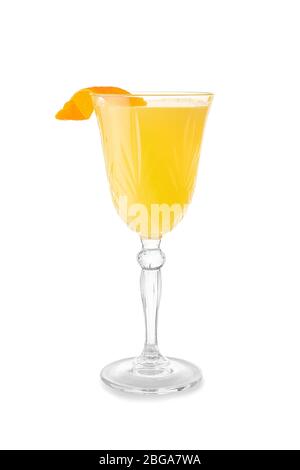 Bicchiere di gustoso cocktail mimosa su sfondo bianco Foto Stock