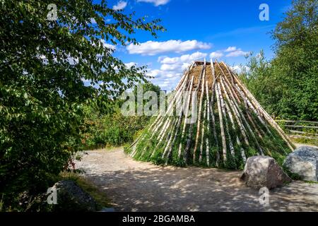 Stoccolma/Svezia - 30 luglio 2017 - capanna tradizionale Sami, Goahti a Skansen Foto Stock